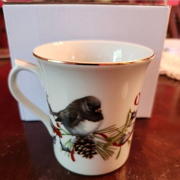 NWT Lenox Set Of Two "Winter Birds"  Porcelain Mugs w/24K Gold Trim Ret. $156 - Picture 8 of 11